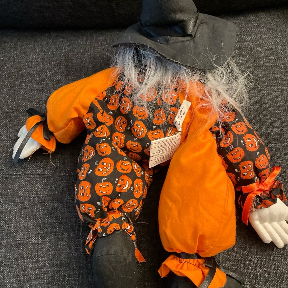 1992 vintage Halloween witch decoration. - Picture 4 of 8